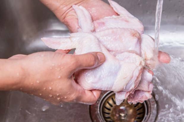 Jak należy wyczyścić kurczaka?