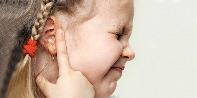 Jakie są objawy zapalenia ucha środkowego?