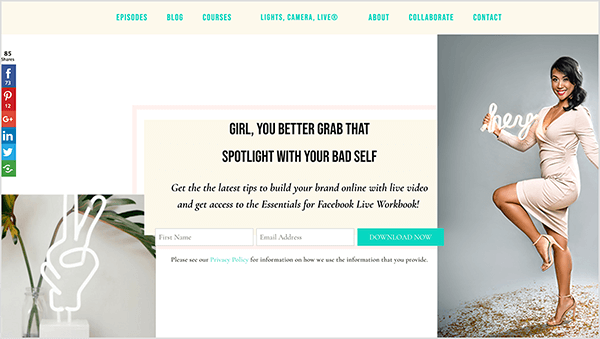 To jest zrzut ekranu witryny internetowej Stephanie Liu. U góry znajduje się pasek nawigacyjny z kremowym tłem i niebiesko-zielonymi opcjami nawigacji. Opcje nawigacji to Odcinki, Blog, Kursy, Światła, Kamera na żywo, Informacje, Współpraca, Kontakt. W lewym dolnym rogu jest zdjęcie białego neonu przedstawiającego dłoń składającą znak pokoju. Po prawej jest zdjęcie Stephanie. Stephanie jest Azjatką z włosami do ramion związanymi w kucyk. Ma na sobie makijaż, beżową sukienkę z dekoltem w szpic i dopasowane sandały na obcasie. Trzyma biały neon z napisem „hej”. Stoi na jednej nodze, a jej druga noga jest podniesiona tak, że jej kolano jest na poziomie biodra. Na środku strony internetowej, pomiędzy tymi dwoma obrazami, użytkownicy mogą zarejestrować się, aby otrzymać bezpłatny skoroszyt. Formularz rejestracji ma różową ramkę i kremowe tło. Nagłówek głosi: „Dziewczyno, lepiej złap ten reflektor swoim złym ja”. Tekst pod nagłówkiem brzmi: „Uzyskaj najnowsze wskazówki, jak zbudować swoją markę online dzięki wideo na żywo i uzyskaj dostęp do Essentials for Facebook Live Workbook! ” Aby się zarejestrować, formularz ma dwa pola tekstowe obok siebie: Imię i E-mail Adres. Po prawej stronie pól tekstowych znajduje się przycisk Pobierz teraz z białym tekstem i niebiesko-zielonym tłem.