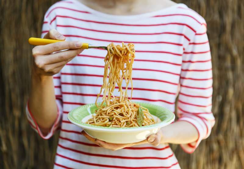 Czy pasta pomidorowa nabiera na wadze? Zdrowy i niskokaloryczny przepis na makaron na obiad
