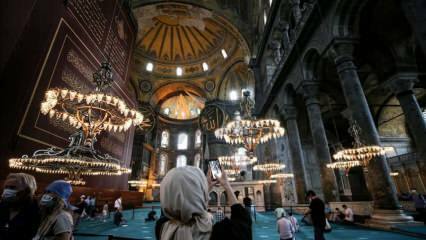 Radość Ramadanu po 87 latach w meczecie Hagia Sophia-i Kebir Şerifi