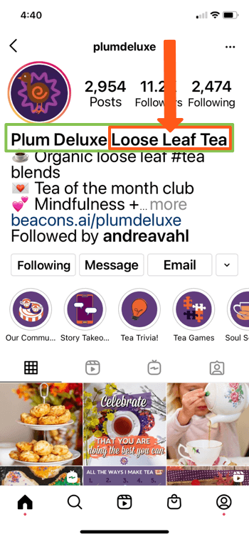 Przykładowy profil na Instagramie dla @splumdeluxe pokazujący słowa kluczowe „śliwka deluxe” i „luźna herbata liściasta” w biografii ich strony, dzięki czemu mogą dobrze wyświetlać się w wynikach wyszukiwania