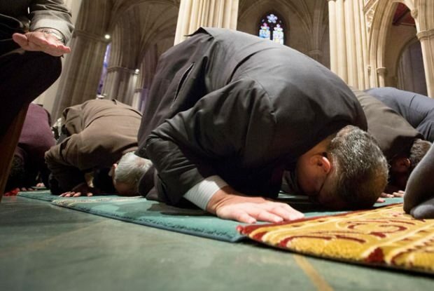 Jak modlić się w zborze? Kiedy jest już późno na modlitwę, należy ukończyć rakat