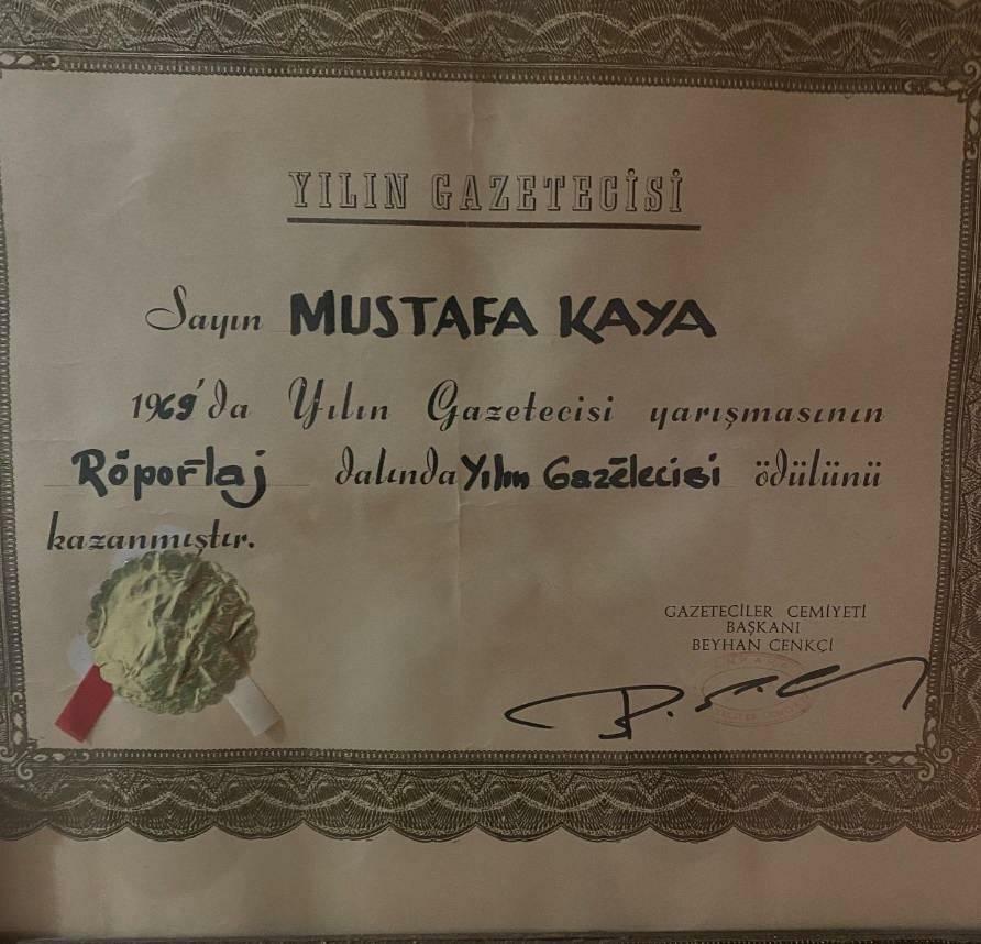 Mustafa Kaya otrzymał tytuł Dziennikarza Roku 1969.