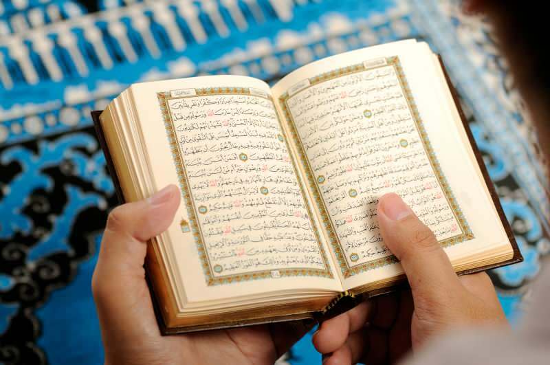 Jak czytać Koran? Jakie są zalety czytania Koranu?