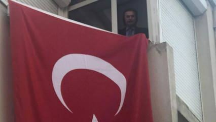 Orhan Gencebay czytał hymn narodowy z okna swojego domu