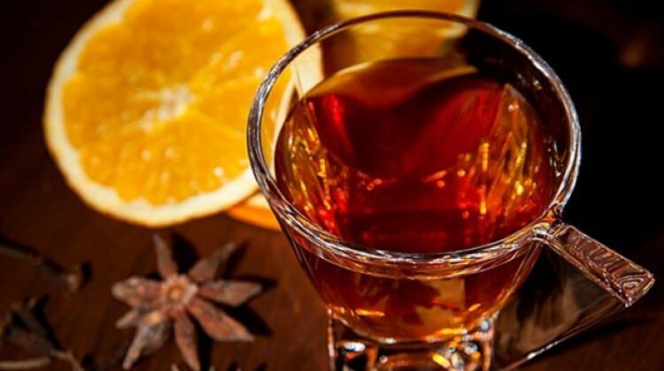 Pyszny przepis na zimową herbatę pomarańczową