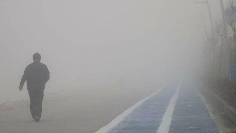 Czy spacer w mglistą pogodę jest szkodliwy?