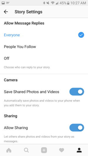 Użyj ustawień, aby automatycznie zapisywać zdjęcia i filmy, które dodasz do swojej historii, na smartfonie