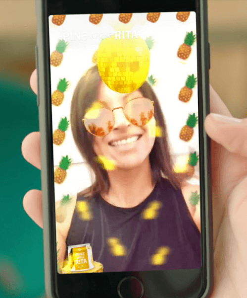 Reklamodawcy mogą teraz prowadzić własne kampanie reklamowe AR wraz z reklamami Snap Ads, Story Ads i Filters bezpośrednio z poziomu samoobsługowego narzędzia Snapchata i zarządzać nimi.