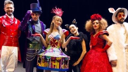 Serenay Sarıkaya jest na scenie! „Alice Musical” rozpoczęła nowy sezon