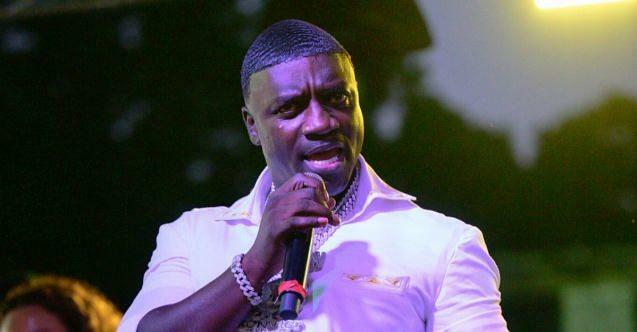Amerykański piosenkarz Akon miał przeszczep włosów w Turcji