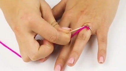 Jak usunąć pierścień zablokowany w palcu?