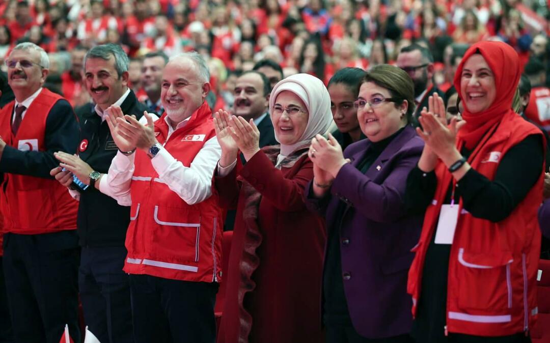 Emine Erdoğan przemawiała podczas ceremonii wręczenia nagród Red Vest International Volunteering Award
