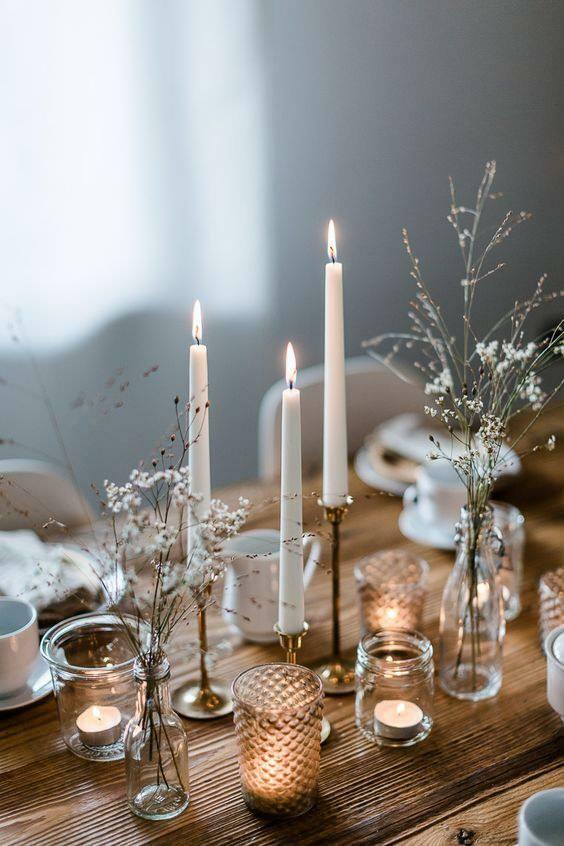 Wykorzystanie świec w dekoracji stołu