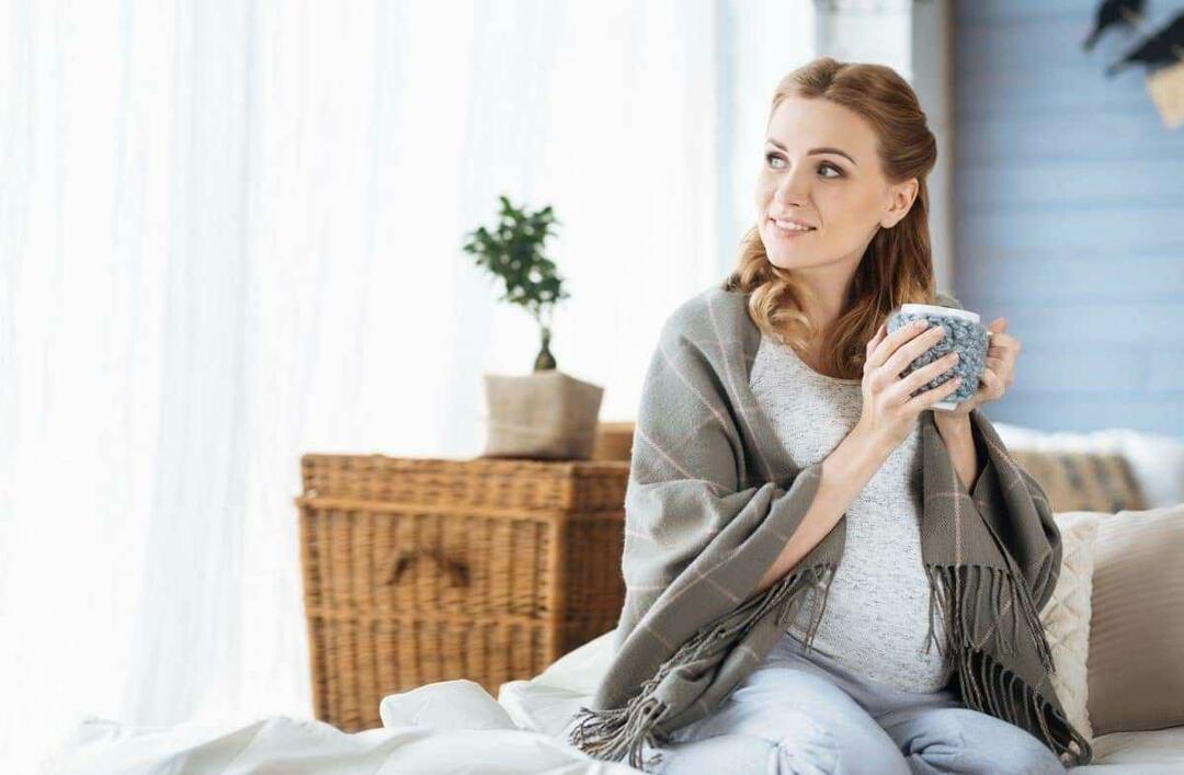 Czy kobiety w ciąży mogą pić zimową herbatę? Jaką herbatę pić w ciąży? Zimowe herbatki dla kobiet w ciąży