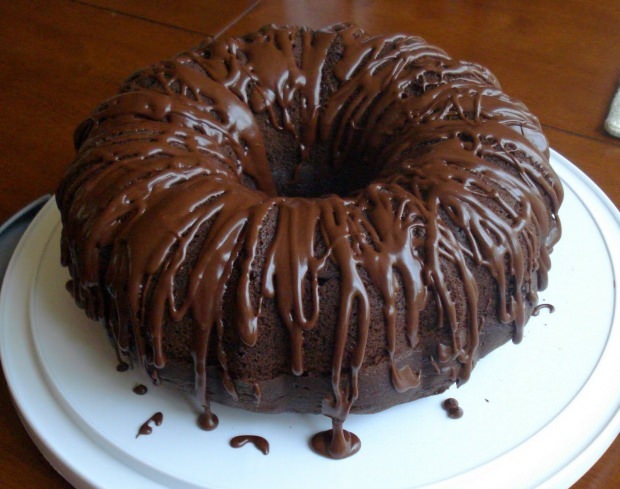 Najłatwiejszy przepis na ciasto czekoladowe! Jak zrobić ciasto czekoladowe? Ciasto czekoladowe z mniejszą ilością dodatków