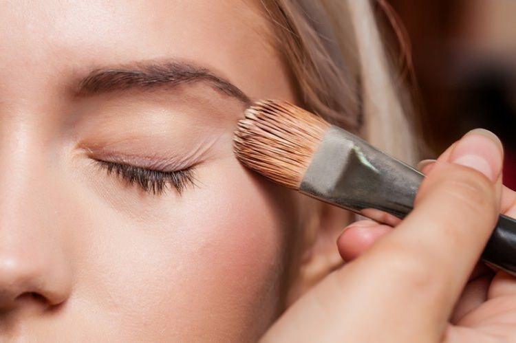 Techniki makijażu, które sprawiają, że oczy wyglądają na duże