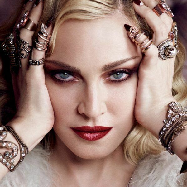 Madonna pozywa fanów Hollander