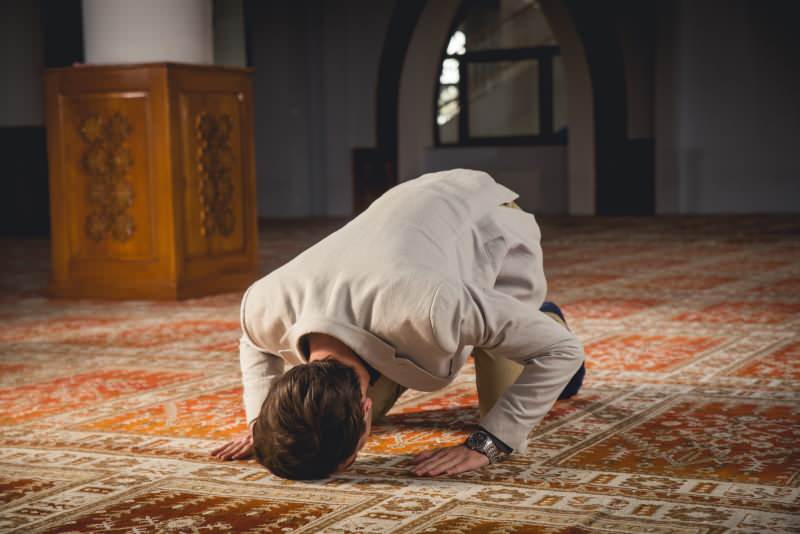 Co to jest kamat, jak mogę go wnieść w modlitwie? Modlitwa Kamet w wymowie arabskiej