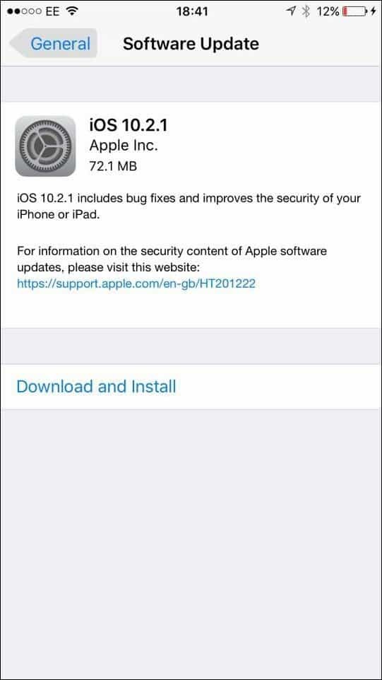 Apple iOS 10.2.1 - Czy należy uaktualnić i co obejmuje?