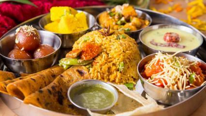 Co jeść w Indiach? Lokalne indyjskie jedzenie