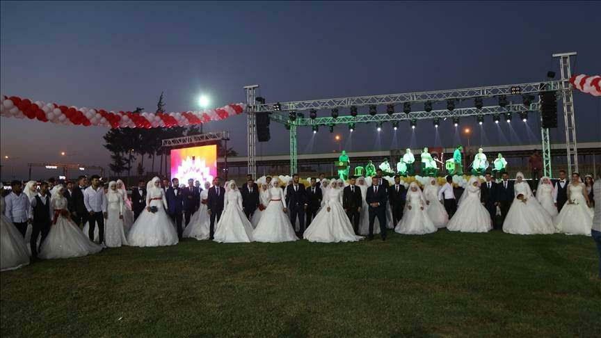 Odbyły się śluby i wesela dla 100 ofiar trzęsienia ziemi