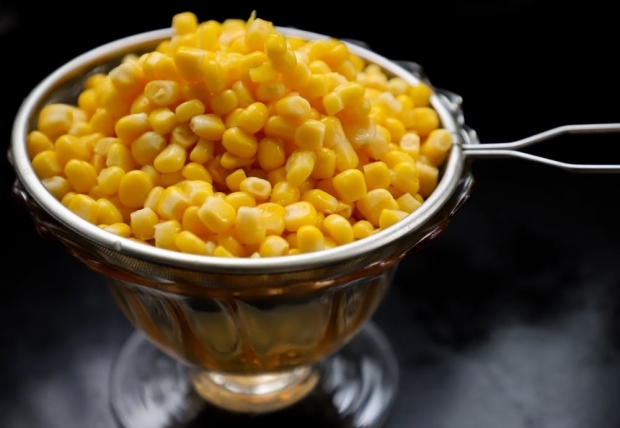 Jak zrobić kukurydzę w szklankach w domu? Jaka jest sztuczka?