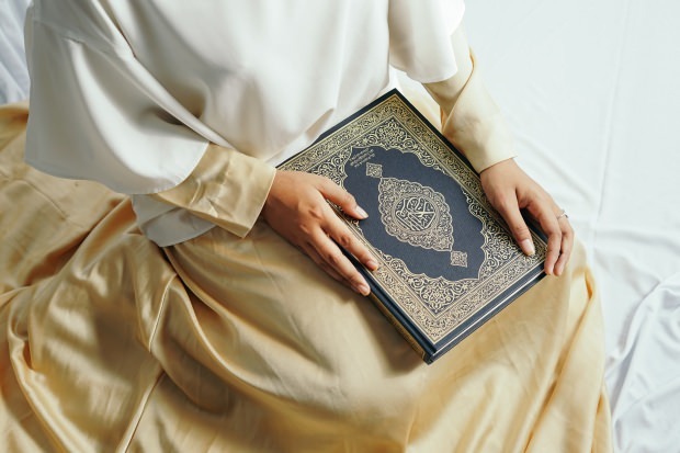 Jaka jest nagroda za czytanie Sury Kehf w piątek? Arabska wymowa i zalety Surat al-Kahf!