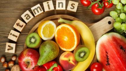 Co to jest witamina C? Jakie są objawy niedoboru witaminy C? W jakich pokarmach znajduje się witamina C?