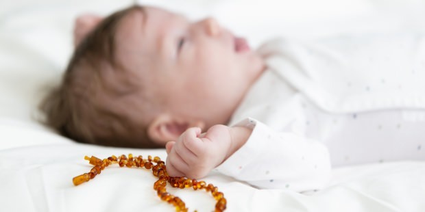 Co robi bursztynowy naszyjnik dla niemowląt? Zalety bursztynowego naszyjnika dla niemowląt