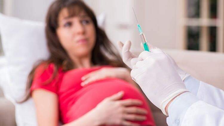 Ostrzeżenie ekspertów! Kobiety w ciąży będą czekać na szczepionkę na koronawirusa