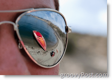 Zdjęcie - Przykład przysłony - Okulary przeciwsłoneczne z odblaskiem na łodzi narciarskiej czerwone