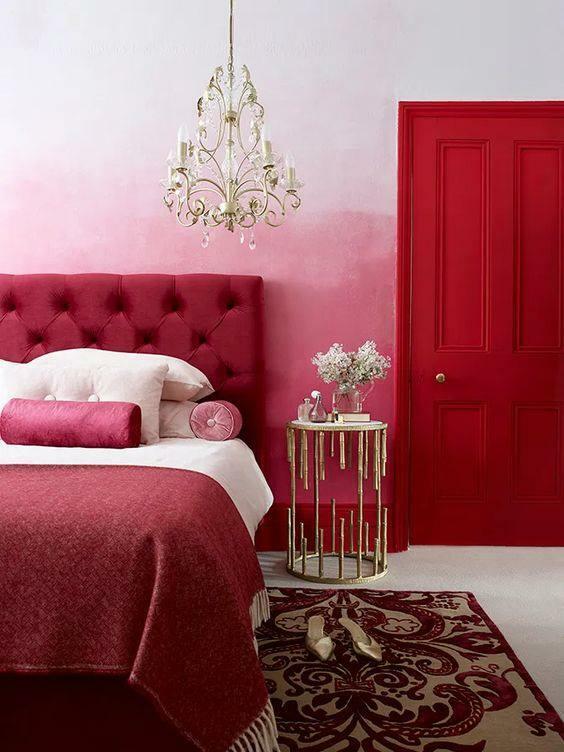 Dekoracja sypialni w kolorze czerwonym i różowym