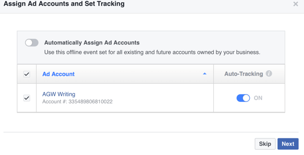 Facebook może automatycznie przypisywać konta reklamowe do Twojego wydarzenia offline lub możesz przypisać je ręcznie.