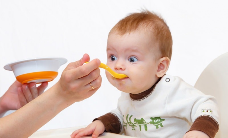 Co jest karmione niemowlętami na śniadanie? Co powinno być na śniadanie dla dzieci?