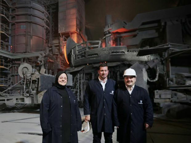 Minister Zehra Zümrüt Selçuk i Mustafa Varank zawarli sahur z robotnikami
